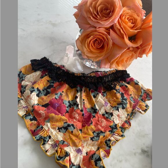 Free People Golden Slumbers Short - Picture 5 of 7